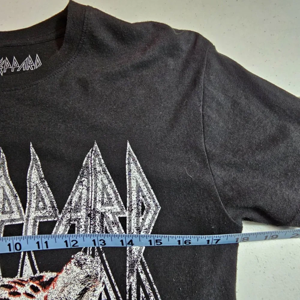 Def Leppard Womens Size S Rock Band Graphic Tee Logo Leopard Black Short Sleeve - Picture 8 of 9